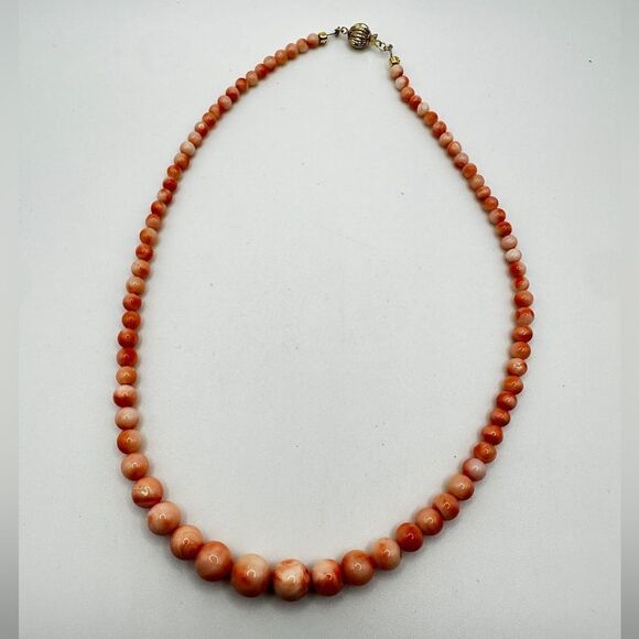 16" Graduated Angel Skin Coral beaded necklace with 14kt yellow gold clasp! - Picture 3 of 12